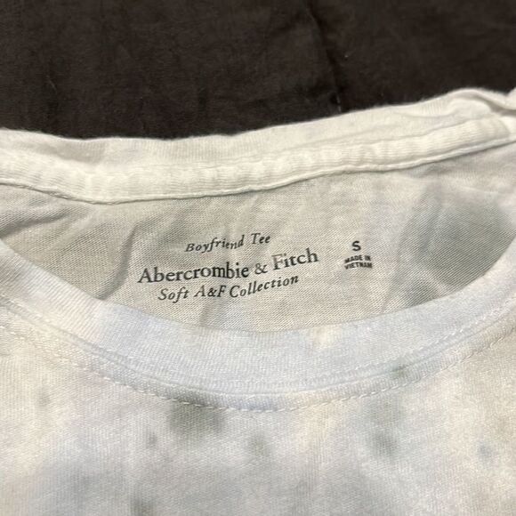 A & F Boyfriend Tee - Picture 4 of 5